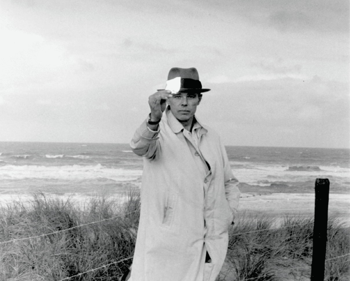 Am 12. Mai diesen Jahres wäre Joseph Beuys 100 Jahre alt geworden. Viele Museen ehren den Künstler in Ausstellungen. Foto: Caroline Tisdall