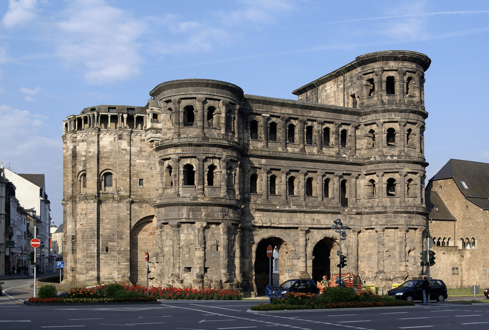 Die Porta Nigra in Trier. Seit 1996 UNESCO-Weltkulturerbe. Foto: Wikimedia Commons / Berthold Werner