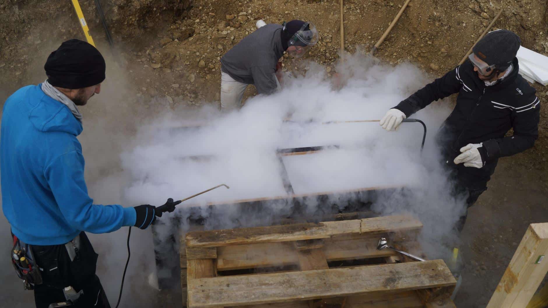 Im Allgäu haben Archäologen ein 1300 Jahre altes Kindergrab mit Schockfrost-Technik geborgen. Die von der neu entwickelte Methode wurde erstmals angewendet. Foto: Bayerisches Landesamt für Denkmalpflege