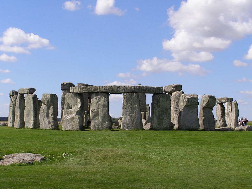 Kaum ein archäologischer Fundplatz ist so intensiv erforscht worden wie Stonehenge. Foto: Wikimedia Commons