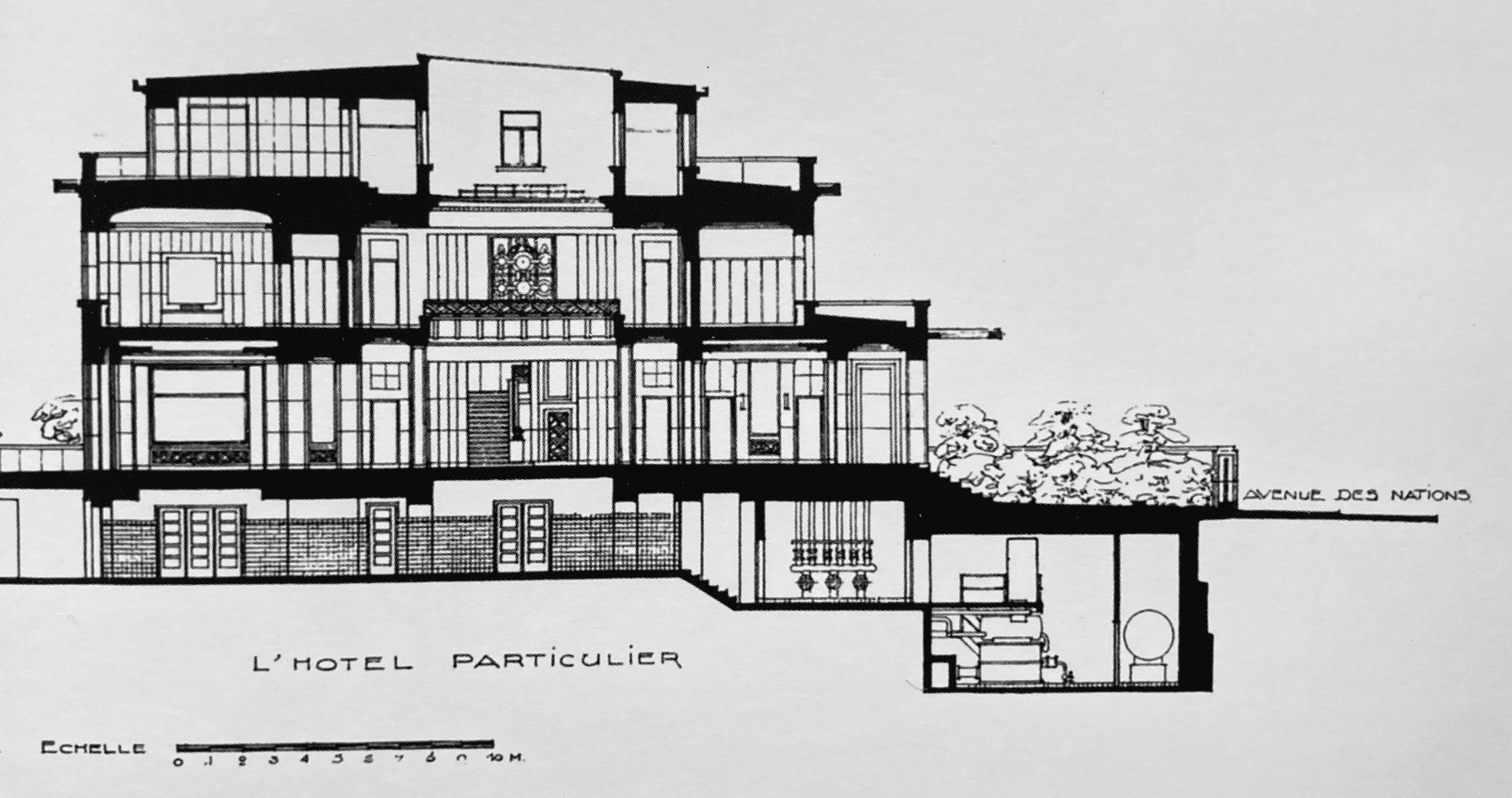 Villa Empain, Schnitt von 1932, mit Schwimmbecken, Nebengebäuden für das Dienstpersonal und Garage (Maßstab 1:333)
