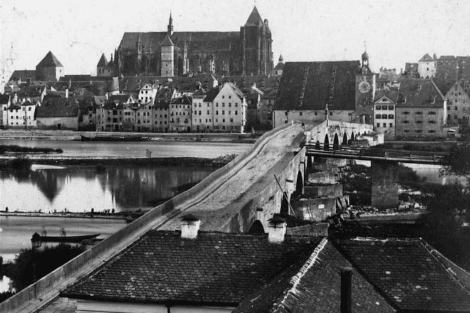 Aufnahme des Doms vom Sommer 1860, nach der am 21. Mai 1860 begonnenen Niederlegung des Südturm-Daches. Foto: Wikimedia Commons / Avarim