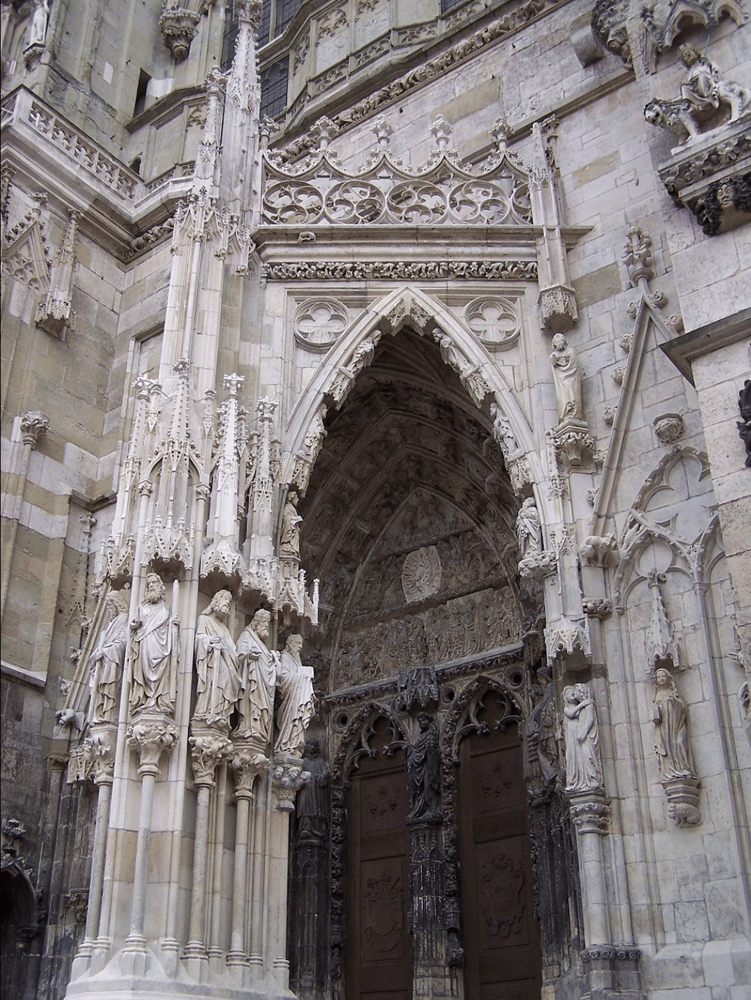 Portal des Doms nach der Restaurierung. Foto: Wikimedia Commons / Sebastian Fischer