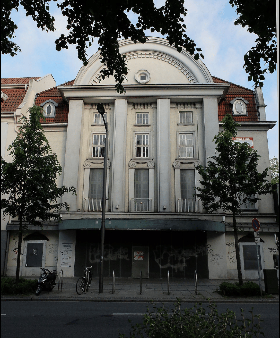 Fassade des Oldenburger Wallkino in Oldenburg (2013). Foto: Wikimedia Commons / Faldrian