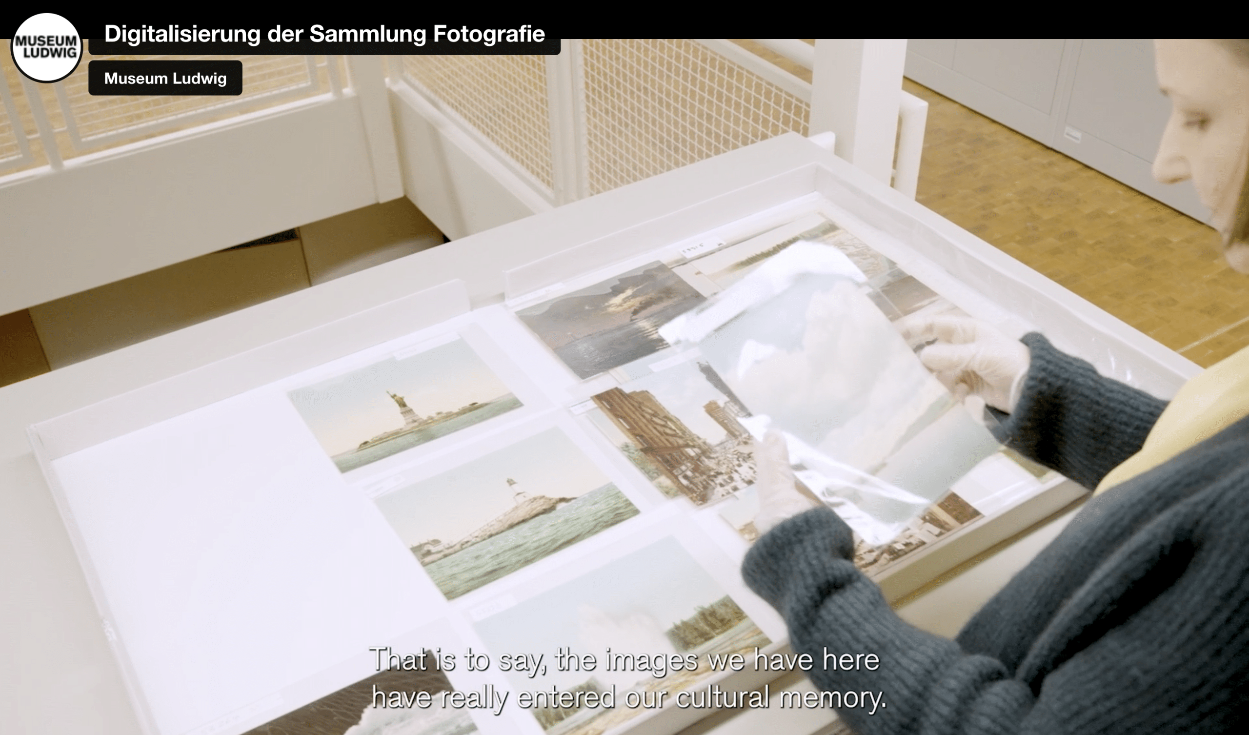 Dig­i­tale Er­fas­sung der Fotografiesammlung am Museum Ludwig in Köln. Foto: Still / Vimeo / Museum Ludwig Köln